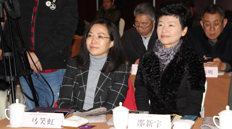 解放日报社副总编辑马笑虹（左）与劳动报社党委书记邵新宇（右）