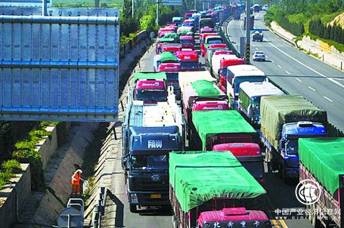 2024年12月份中国公路物流运价指数为105.9点，比去年同期回升1.86%