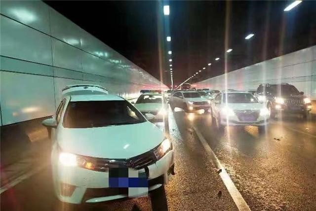 南京西安门隧道飙车酿事故 警方通报7人被刑拘